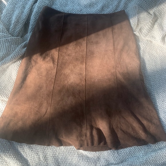 70s Look Eileen Fisher 100% Italian Suede Skirt - Picture 3 of 4